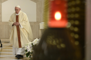 0-Misa celebrada por el papa Francisco de forma privada en la capilla de la Casa Santa Marta: <i>El Espíritu Santo, maestro de la armonía</i>