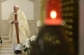 2-Celebrazione della Santa Messa nella Cappella della <i>Domus Sanctae Marthae</i>: "Lo Spirito Santo, maestro dell'armonia"