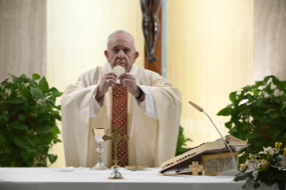 7-Misa celebrada por el papa Francisco de forma privada en la capilla de la Casa Santa Marta: <i>El Espíritu Santo, maestro de la armonía</i>