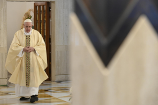 0-Misa celebrada por el papa Francisco de forma privada en la capilla de la Casa Santa Marta: <i>Jesús ruega por nosotros ante el Padre, mostrando sus llagas</i>