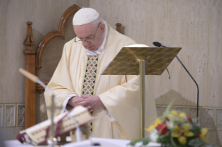 1-Celebrazione della Santa Messa nella Cappella della <i>Domus Sanctae Marthae</i>: "Cristo forma il cuore dei pastori alla vicinanza con il popolo di Dio"