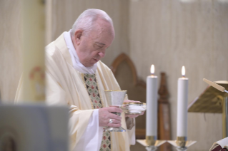 8-Holy Mass presided over by Pope Francis at the Casa Santa Marta in the Vatican: "Christ forms the hearts of pastors to be near the people of God"