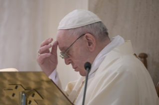 5-Misa celebrada por el papa Francisco de forma privada en la capilla de la Casa Santa Marta: <i>Jesús es nuestro compañero de peregrinación</i>