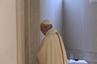 14-Misa celebrada por el papa Francisco de forma privada en la capilla de la Casa Santa Marta: <i>Jesús es nuestro compañero de peregrinación</i>