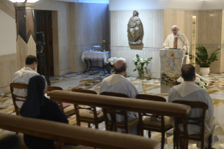 2-Celebrazione della Santa Messa nella Cappella della <i>Domus Sanctae Marthae</i>: "Tornare sempre al primo incontro"