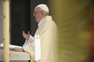 1-Misa celebrada por el papa Francisco de forma privada en la capilla de la Casa Santa Marta: <i>Volver siempre al primer encuentro</i>