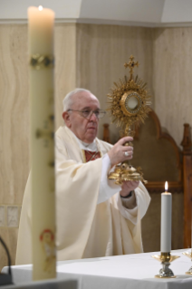 10-Misa celebrada por el papa Francisco de forma privada en la capilla de la Casa Santa Marta: <i>Volver siempre al primer encuentro</i>