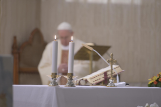 1-Messe quotidienne dans la chapelle de la résidence Sainte-Marthe : « Le petit lynchage quotidien du bavardage »