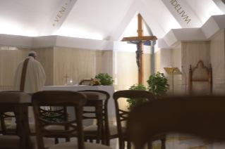 0-Misa celebrada por el papa Francisco de forma privada en la capilla de la Casa Santa Marta: <i>El pequeño linchamiento diario de las habladurías</i>