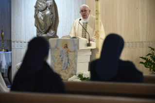 4-Misa celebrada por el papa Francisco de forma privada en la capilla de la Casa Santa Marta: <i>Concretos y sencillos como los pequeños</i>