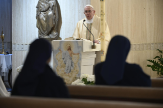 4-Celebrazione della Santa Messa nella Cappella della <i>Domus Sanctae Marthae</i>: "La concretezza e la semplicità dei piccoli"