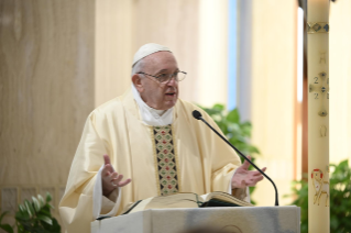 5-Misa celebrada por el papa Francisco de forma privada en la capilla de la Casa Santa Marta: <i>Concretos y sencillos como los pequeños</i>