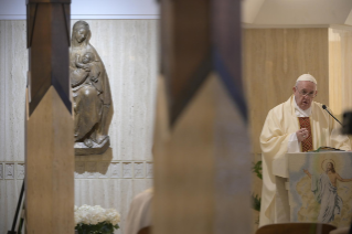 2-Messe quotidienne dans la chapelle de la résidence Sainte-Marthe: « Sans témoignage et sans prière on ne peut pas faire de prédication apostolique »