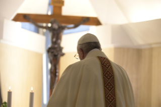 0-Misa celebrada por el papa Francisco de forma privada en la capilla de la Casa Santa Marta. <i>Sin testimonio y oración no se puede hacer predicación apostólica</i>