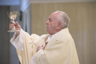 6-Misa celebrada por el papa Francisco de forma privada en la capilla de la Casa Santa Marta. <i>Sin testimonio y oración no se puede hacer predicación apostólica</i>