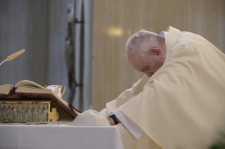 7-Messe quotidienne dans la chapelle de la résidence Sainte-Marthe: « Sans témoignage et sans prière on ne peut pas faire de prédication apostolique »