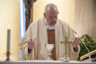 9-Messe quotidienne dans la chapelle de la résidence Sainte-Marthe: « Sans témoignage et sans prière on ne peut pas faire de prédication apostolique »