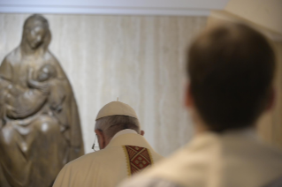 11-Messe quotidienne dans la chapelle de la résidence Sainte-Marthe: « Sans témoignage et sans prière on ne peut pas faire de prédication apostolique »