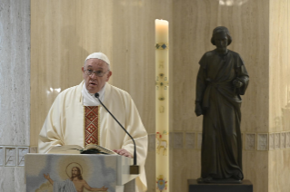 1-Misa celebrada por el papa Francisco de forma privada en la capilla de la Casa Santa Marta: <i>El trabajo es la vocación del hombre</i>
