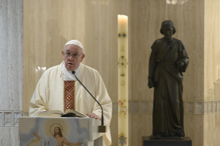 1-Messe quotidienne dans la chapelle de la résidence Sainte-Marthe : « Le travail est la vocation de l'homme »