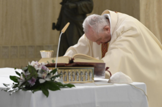 4-Misa celebrada por el papa Francisco de forma privada en la capilla de la Casa Santa Marta: <i>El trabajo es la vocación del hombre</i>