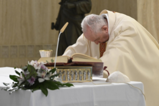 4-Messe quotidienne dans la chapelle de la résidence Sainte-Marthe : « Le travail est la vocation de l'homme »