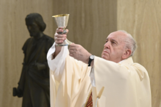 3-Misa celebrada por el papa Francisco de forma privada en la capilla de la Casa Santa Marta: <i>El trabajo es la vocación del hombre</i>