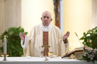 5-Misa celebrada por el papa Francisco de forma privada en la capilla de la Casa Santa Marta: <i>El trabajo es la vocación del hombre</i>