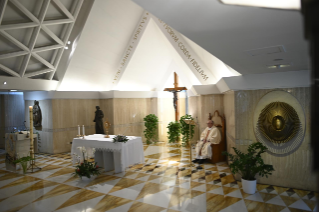6-Misa celebrada por el papa Francisco de forma privada en la capilla de la Casa Santa Marta: <i>El trabajo es la vocación del hombre</i>