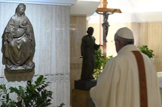 8-Misa celebrada por el papa Francisco de forma privada en la capilla de la Casa Santa Marta: <i>El trabajo es la vocación del hombre</i>