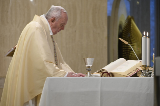 8-Misa celebrada por el papa Francisco de forma privada en la capilla de la Casa Santa Marta: <i>La mansedumbre y la ternura del Buen Pastor</i>