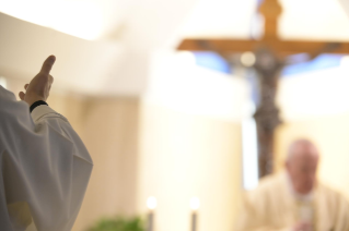 5-Misa celebrada por el papa Francisco de forma privada en la capilla de la Casa Santa Marta. <i>Todos tenemos un único Pastor: Jesús</i>