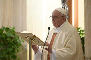 1-Misa celebrada por el papa Francisco de forma privada en la capilla de la Casa Santa Marta: <i>Actitudes que impiden conocer a Cristo</i>