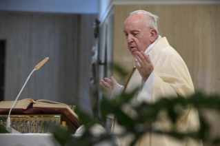 5-Misa celebrada por el papa Francisco de forma privada en la capilla de la Casa Santa Marta: <i>Actitudes que impiden conocer a Cristo</i>