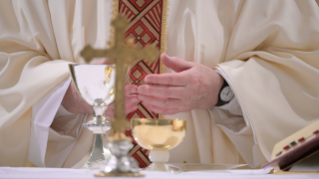 3-Misa celebrada por el papa Francisco de forma privada en la capilla de la Casa Santa Marta: <i>Nacer del Espíritu</i>