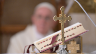 2-Misa celebrada por el papa Francisco de forma privada en la capilla de la Casa Santa Marta: <i>Nacer del Espíritu</i>