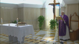 9-Misa celebrada por el papa Francisco de forma privada en la capilla de la Casa Santa Marta: <i>&#xab;Con el &#x201c;coraz&#xf3;n desnudo&#x201d;&#xbb;</i>