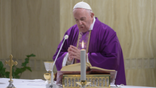 7-Misa celebrada por el papa Francisco de forma privada en la capilla de la Casa Santa Marta: <i>La gracia de la vergüenza</i>