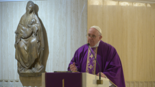 1-Misa celebrada por el papa Francisco de forma privada en la capilla de la Casa Santa Marta: <i>La gracia de la vergüenza</i>