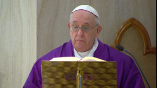 2-Messe quotidienne dans la chapelle de la résidence Sainte-Marthe : « Pécheurs, mais en dialogue avec Dieu »