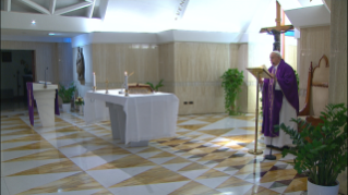 4-Messe quotidienne dans la chapelle de la résidence Sainte-Marthe : « Pécheurs, mais en dialogue avec Dieu »