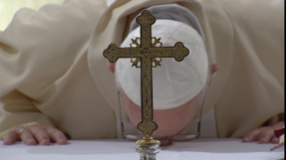 9-Misa celebrada por el papa Francisco de forma privada en la capilla de la Casa Santa Marta: <i>Ante el misterio</i>