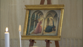 10-Misa celebrada por el papa Francisco de forma privada en la capilla de la Casa Santa Marta: <i>Ante el misterio</i>