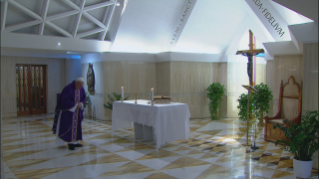 1-Santa Missa celebrada na capela da Casa Santa Marta: "A coragem de calar"