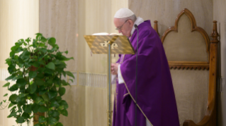 14-Messe quotidienne dans la chapelle de la résidence Sainte-Marthe: « Avec le “ cœur nu ” »