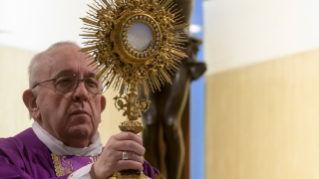 12-Messe quotidienne dans la chapelle de la résidence Sainte-Marthe: « Avec le “ cœur nu ” »