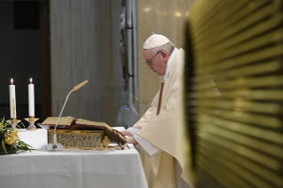 1-Santa Missa celebrada na capela da Casa Santa Marta: “O Espírito ensina-nos tudo, introduz-nos no mistério,  faz-nos recordar e discernir”