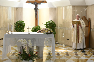2-Misa celebrada por el papa Francisco de forma privada en la capilla de la Casa Santa Marta: <i>El Espíritu nos enseña todo, nos introduce en el misterio,  nos hace recordar y discernir</i>