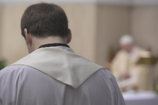 3-Santa Missa celebrada na capela da Casa Santa Marta: “Como dá a paz o mundo e como dá a paz o Senhor?”