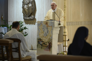 3-Misa celebrada por el papa Francisco de forma privada en la capilla de la Casa Santa Marta: <i>El permanecer recíproco entre la vid y los sarmientos</i>